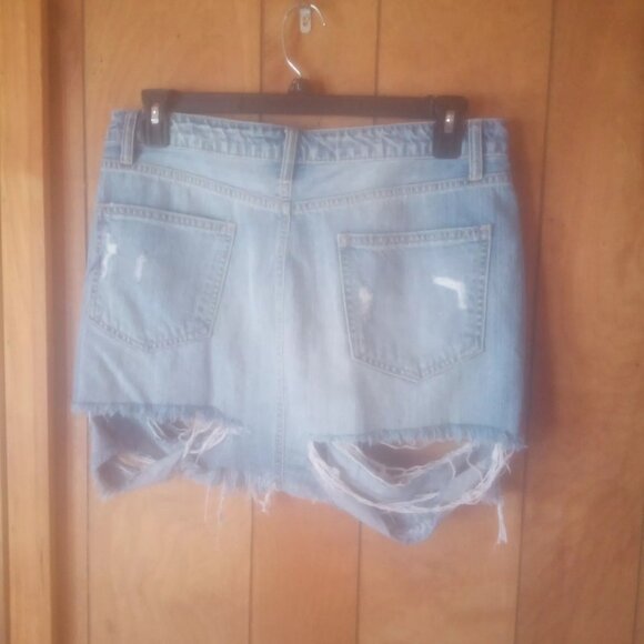 Cello  Distressed Blue Jean Skirt Size XL - Picture 6 of 6